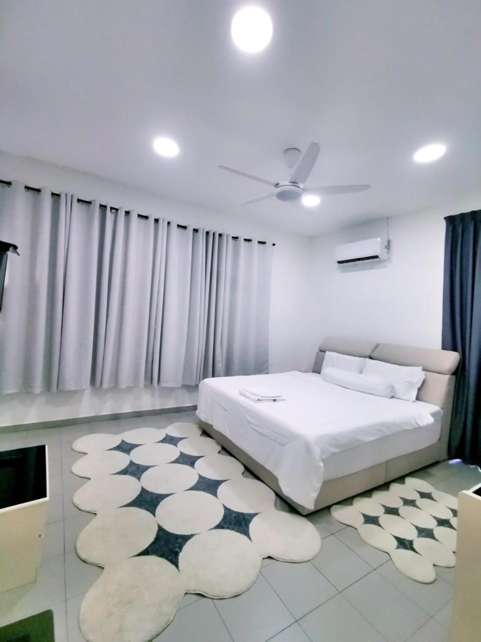 Three Homestay *