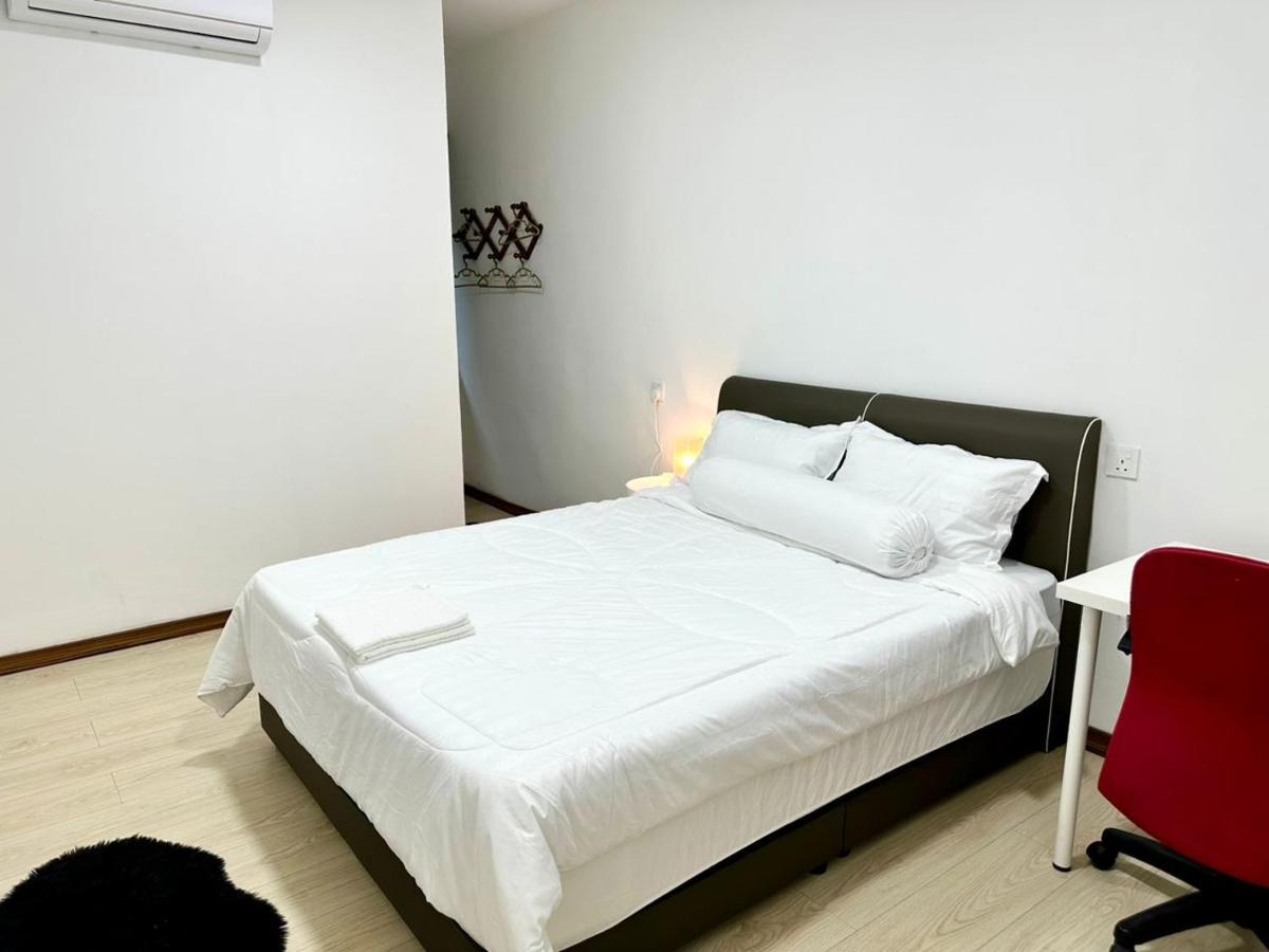 Homestay Three *